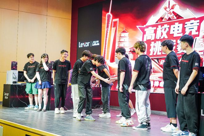 im电竞华东校园电竞一哥是他们！雷克沙2024高校挑战赛上海站决赛现场报道(图10)