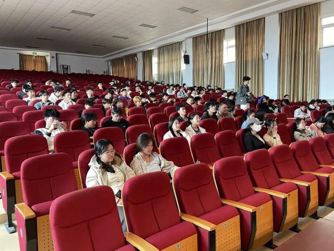 峡谷战火点燃！直击2024烟im电竞网站台高新区大学生电子竞技大赛校内赛第一站(图5)