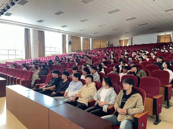 峡谷战火点燃！直击2024烟im电竞网站台高新区大学生电子竞技大赛校内赛第一站(图3)