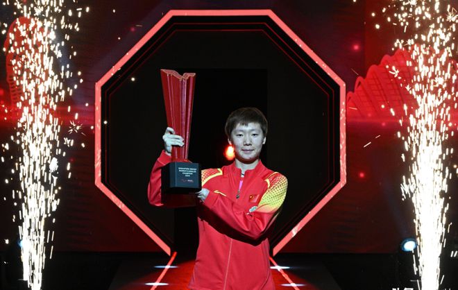 4-2！王曼昱打败王艺迪斩获法兰克im电竞福站女单冠军！曼昱状态出色(图1)