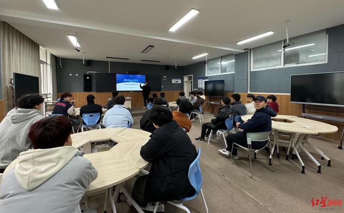 四川一高校电im电竞竞专业：开设两年多招生60余人(图2)