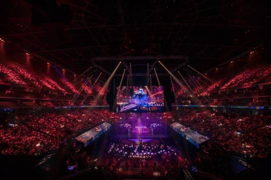 上海：中国的电竞福地！完美世界CS与DOTA2闪耀世界东方im电竞网站(图1)