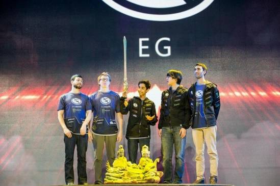 上海：中国的电竞福地！完美世界CS与DOTA2闪耀世界东方im电竞网站(图2)
