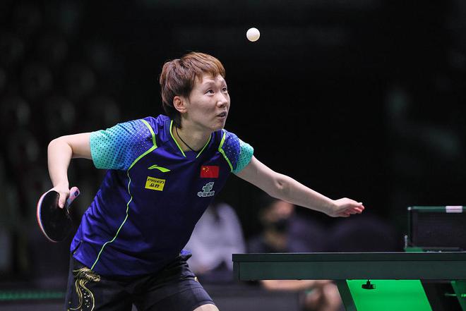 im电竞3-0！王曼昱横扫伊藤美诚交锋战绩15-2！强势晋级WTT冠军赛16强(图2)