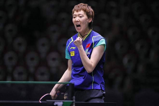 im电竞3-0！王曼昱横扫伊藤美诚交锋战绩15-2！强势晋级WTT冠军赛16强(图1)