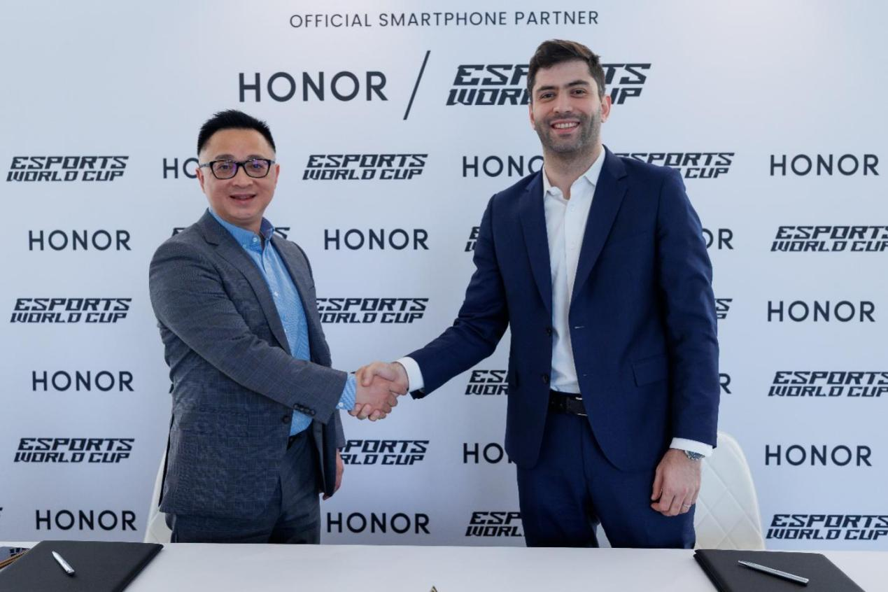 im电竞网站再度征战顶级赛事荣耀成为2025电竞世界杯智能手机合作伙伴(图1)