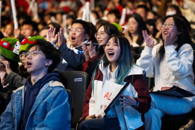 争者留其名绿茵场与电竞im电竞网站峡谷的精神交融(图10)