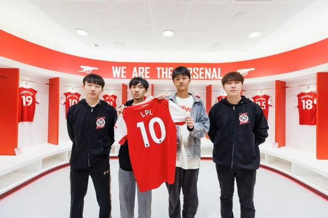 争者留其名绿茵场与电竞im电竞网站峡谷的精神交融(图5)