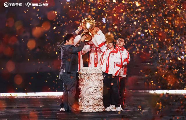 成都AG超玩会成功蝉联202im电竞网站5KPL年度总决赛冠军(图5)