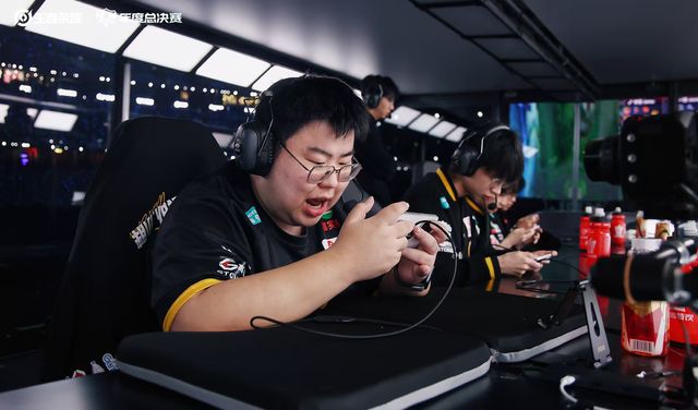 成都AG超玩会成功蝉联202im电竞网站5KPL年度总决赛冠军(图4)