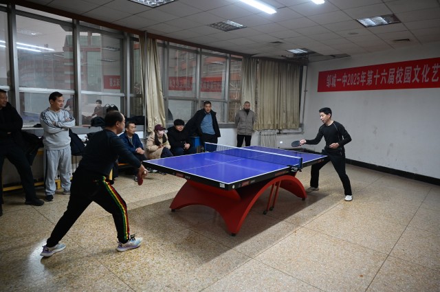 “乒”出精彩搏出im电竞网站风采——邹城一中2025年教职工乒乓球团体比赛圆满落幕(图1)