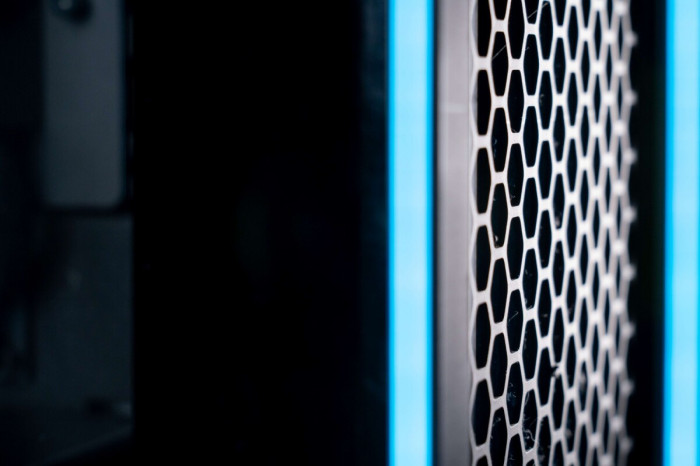 im电竞平台网站Alienware外星人Area-51游戏台式机体验：Ultra9+RTX5080不止于“大”(图4)