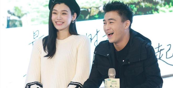 im电竞网站赌王之子何猷君带娃看球照曝光让梁安琪没想到他活成了霍启刚(图8)